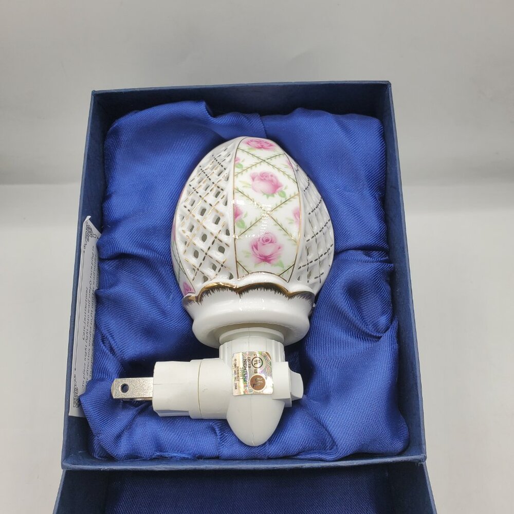 SORELLE FINE PORCELAIN "TEA ROSE" NIGHT LIGHT
